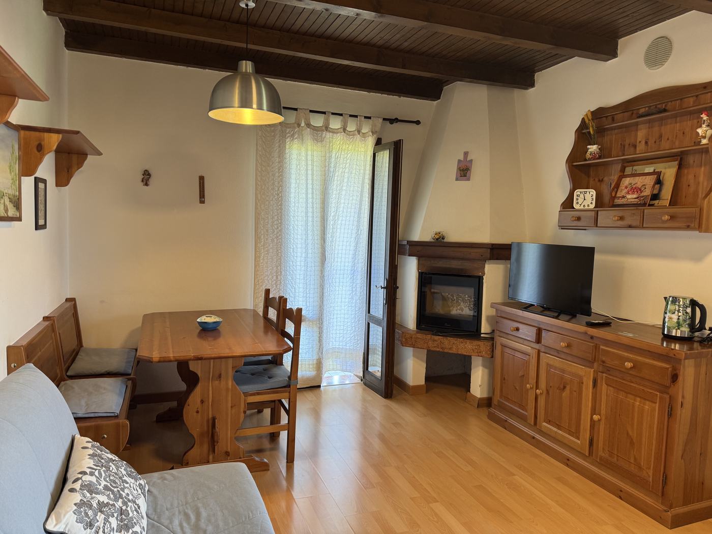 Soggiorno con caminetto, Appartamento Tasso