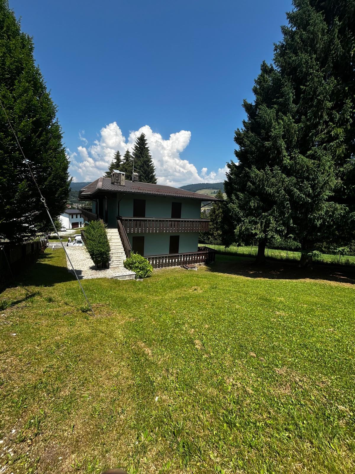 La casa vista dal prato